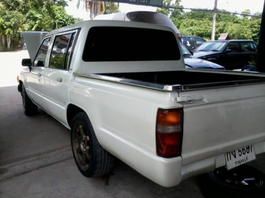 ต้องการขายรถกระบะ TOYOTA HILUX HERO 4 ประตู