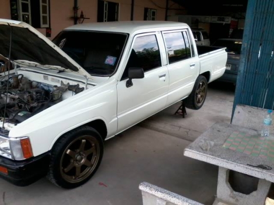 ต้องการขายรถกระบะ TOYOTA HILUX HERO 4 ประตู