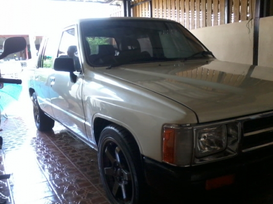 ต้องการขายรถกระบะ TOYOTA HILUX HERO 4 ประตู