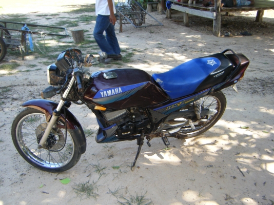 ขายด่วน RXZ สภาพเดิมๆ มีเล่ม เปิดที่ 6,000 ต่อรองได้ สภาพ 100 \% วิ่งดี ประหยัดน้ำมัน  ค้าขายได้ ราคา 6,000 บาท