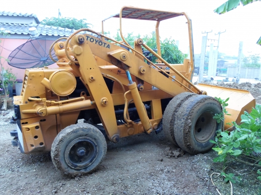 ขายรถตัก TOYOTA SD 25 tel 081-8857576 ( ตู่)