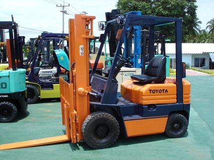 ขาย  Forklift ทั้งใหม่และมือสองราคากันเอง