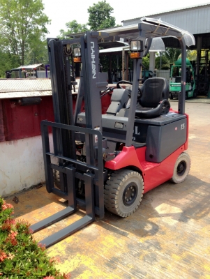 ขาย  Forklift ทั้งใหม่และมือสองราคากันเอง
