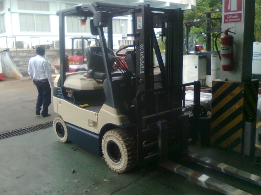 ขาย  Forklift ทั้งใหม่และมือสองราคากันเอง