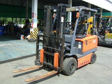 ขาย  Forklift ทั้งใหม่และมือสองราคากันเอง