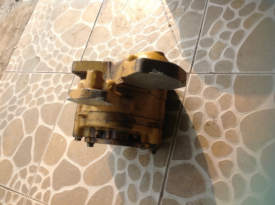 ขายปั้มขับเกียร์แืืืทรกเตอร์ D5H ตัด ขายปั้มขับเกียร์แืืืทรกเตอร์ D5H ตัด