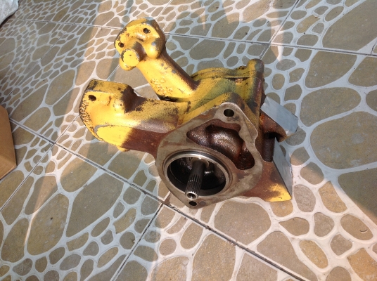 ขายปั้มขับเกียร์แืืืทรกเตอร์ D5H ตัด ขายปั้มขับเกียร์แืืืทรกเตอร์ D5H ตัด