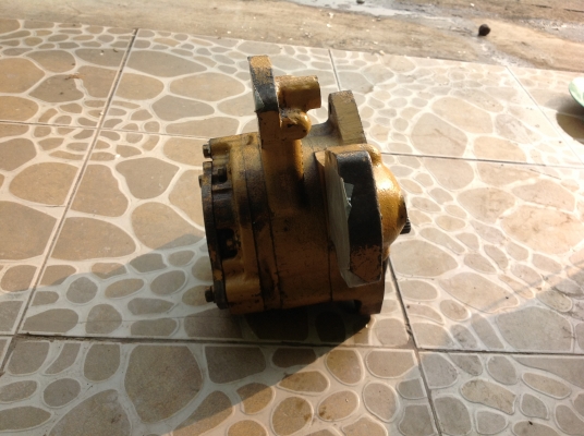 ขายปั้มขับเกียร์แืืืทรกเตอร์ D5H ตัด