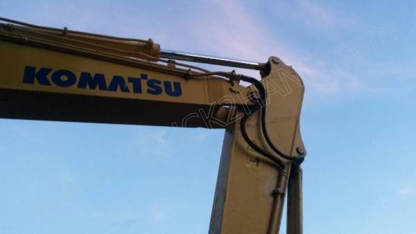 รถแบคโฮ ยี่ห้อ KOMATSU PC200-8