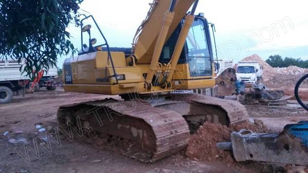 รถแบคโฮ ยี่ห้อ KOMATSU PC200-8