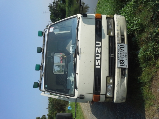 รถหกล้อกลาง