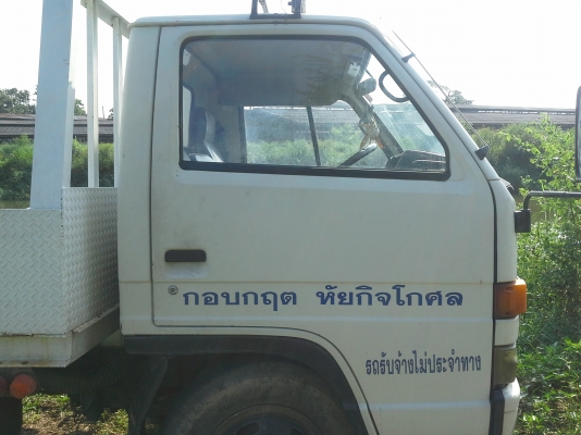 รถหกล้อกลาง