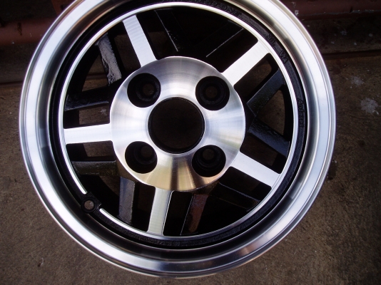 ขายล้อแม็กขอบ13 ขับหลัง4วงแถมยางให้ครับ