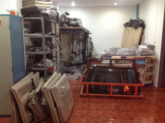 ขายเหมาอะไหล่รถยนต์เก่าหลายรายการ