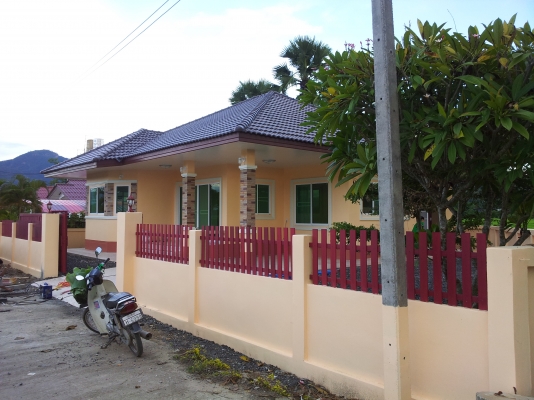 ขายบ้านพร้อมที่ดิน อ.สันกำแพง จ.เชียงใหม่  ราคา1650000บาท ต่อรองกันเองนะครับ