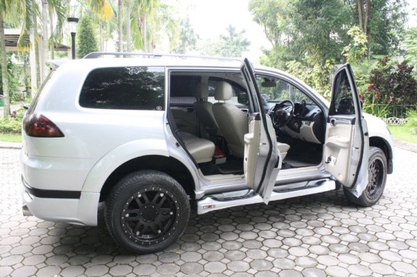 ขาย Pajero Sport 2.5 VG Turbo 2WD ปี2012 สภาพดี แต่งสวย มีรูปครับ  - 29,000 Km. เครื่อง 2,477 cc. 178 แรงม้า (PS) ที่ 4000 รอบ/นาที อัตราเร่ง 0-100 = 12.85 วินาที  - ชุดแต่ง PAJERO SPORT ZENITH 9 ชิ้น  - ช่วงล่าง HotBits ปรับ แข็ง-อ่อนได้  - ล้อ Fuel 20&a
