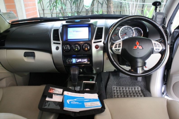 ขาย Pajero Sport 2.5 VG Turbo 2WD ปี2012 สภาพดี แต่งสวย มีรูปครับ  - 29,000 Km. เครื่อง 2,477 cc. 178 แรงม้า (PS) ที่ 4000 รอบ/นาที อัตราเร่ง 0-100 = 12.85 วินาที  - ชุดแต่ง PAJERO SPORT ZENITH 9 ชิ้น  - ช่วงล่าง HotBits ปรับ แข็ง-อ่อนได้  - ล้อ Fuel 20&a