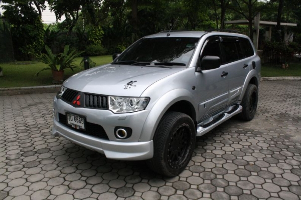 ขาย Pajero Sport 2.5 VG Turbo 2WD ปี2012 สภาพดี แต่งสวย มีรูปครับ  - 29,000 Km. เครื่อง 2,477 cc. 178 แรงม้า (PS) ที่ 4000 รอบ/นาที อัตราเร่ง 0-100 = 12.85 วินาที  - ชุดแต่ง PAJERO SPORT ZENITH 9 ชิ้น  - ช่วงล่าง HotBits ปรับ แข็ง-อ่อนได้  - ล้อ Fuel 20&a