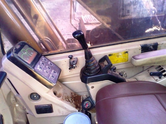 รถแบคโฮ CAT 320 V1 แรงขุดดี ทำงานไว ประหยัดน้ำมัน รถสวย มีทะเบียนครบ