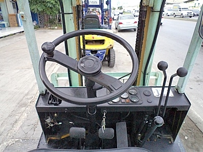 (ขายถุกเพื่อเลิกกิจการ)ขายรถยก 1.5 ตัน   เครื่องดีเซล กระบอกคู่ เสาสูง 3 เมตร   พวงมาลัยเพาเว่อร์  สีเดิมจากนอก นำเข้าจากญี่ปุ่น ใช้งานได้ทันที