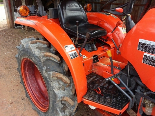 คูโบต้า L3008 4 WD ใบมีดดันหน้าตราช้าง สภาพเดิมๆสวยๆ