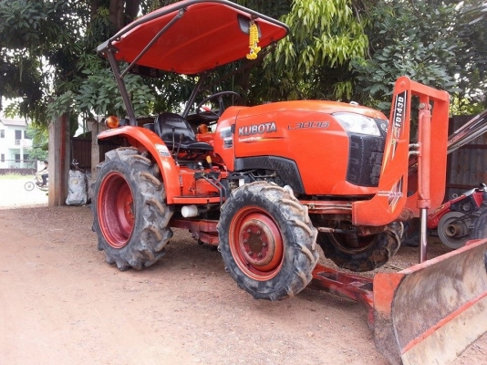 คูโบต้า L3008 4 WD ใบมีดดันหน้าตราช้าง สภาพเดิมๆสวยๆ