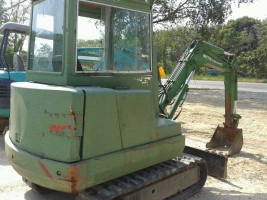 ขายรถขุด MITSUBISHI  ME20 เก่านอก สภาพดี มีไลน์เจาะ มีตัวเดินเร็ว