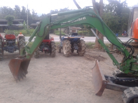 ขายรถขุด MITSUBISHI  ME20 เก่านอก สภาพดี มีไลน์เจาะ มีตัวเดินเร็ว