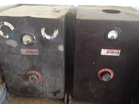 ขายเครื่องคุมไฟฟ้าปรับระดับโวล์ได้ ยี่ห้อ อาจิว มี 2 ตัวครับ พร้อมใช้งาน