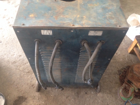 ขายเครื่องคุมไฟฟ้าปรับระดับโวล์ได้ ยี่ห้อ อาจิว มี 2 ตัวครับ พร้อมใช้งาน