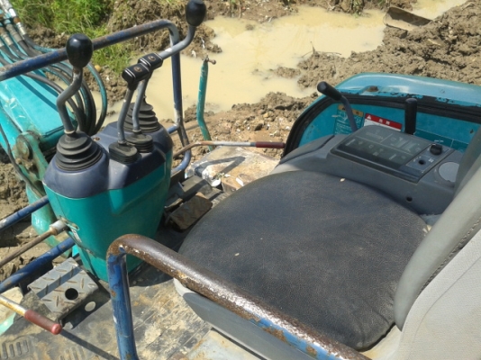 ขายรถขุด KOMATSU  PC27R-8  เก่านอก สภาพดี  ปั้มนิ้ว โคนโทลน้ำมัน