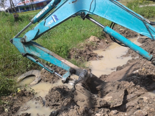 ขายรถขุด KOMATSU  PC27R-8  เก่านอก สภาพดี  ปั้มนิ้ว โคนโทลน้ำมัน