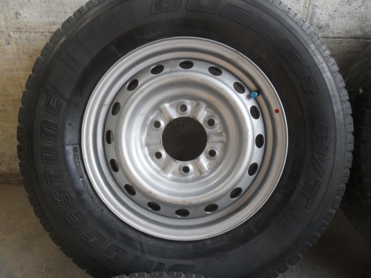 ล้อกะทะ 16นิ้ว 6รู พร้อมยาง 245/70R16 สวยๆ 4 ล้อ ราคา 4400 บาท