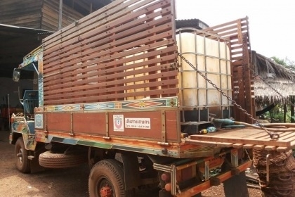 ขายด่วน รถอีแต๋น 4 ล้อ กระบะคอกไม้สภาพสวยพร้อมบรรทุกพร้อมใช้งานได้เลยครับ เครื่องยนต์ KUBOTA RT120-12 แรง เกียร์ BU. มีไดสตาร์ทครบพร้อม ช่วงล่างใหญ่แน่นดี คัชซีหน้า 4 ชุดคานหน้าของอีซูซุ ELF ชุดเฟืองท้ายของอีซูซุ NKR. 4 ล้อหัวการ์ตูน สภาพดีมากครับพร้อมใช้ ขายด่วน รถอีแต๋น 4 ล้อ กระบะคอกไม้สภาพสวยพร้อมบรรทุกพร้อมใช้งานได้เลยครับ เครื่องยนต์ KUBOTA RT120-12 แรง เกียร์ BU. มีไดสตาร์ทครบพร้อม ช่วงล่างใหญ่แน่นดี คัชซีหน้า 4 ชุดคานหน้าของอีซูซุ ELF ชุดเฟืองท้ายของอีซูซุ NKR. 4 ล้อหัวการ์ตูน สภาพดีมากครับพร้อมใช้