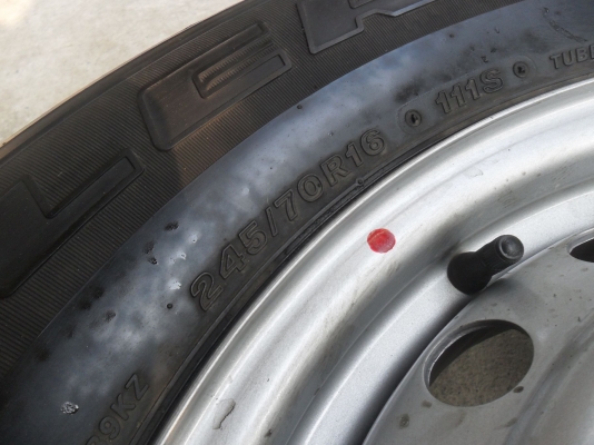 ล้อกะทะ 16นิ้ว 6รู พร้อมยาง 245/70R16 สวยๆ 4 ล้อ ราคา 4400 บาท ล้อกะทะ 16นิ้ว 6รู พร้อมยาง 245/70R16 สวยๆ 4 ล้อ ราคา 4400 บาท