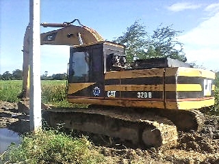 E 200 B Cat เครื่องเดิมปั้มเดิมพร้อมใช้เก็บรายละเอียดเรียบร้อยพร้อมขายน่าใช้เอกสารสัญญาชาวบ้านราคาสด 750000 เอวแน่น โซ่เต็มแอร์เย็นเครื่องดี ปั้มแรงปั้มไฮดรอลิคเวลาร้อนกดไม่ไหลย้อนสู้หินแข็งไม่ยื่อย่อนแรงไม่ตกท้าพิสูจน์ได้ของเลยครับ