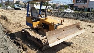 รถแทรคเตอร์ KOMATSU d20p รุ่น 6.   สภาพเก่านอก