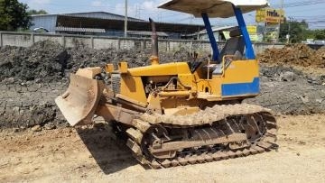 รถแทรคเตอร์ KOMATSU d20p รุ่น 6.   สภาพเก่านอก
