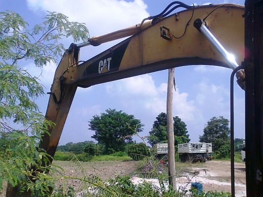 รถแบคโฮ CAT E200B แรงขุดดี ทำงานไว ประหยัดน้ำมัน