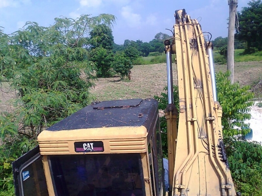 รถแบคโฮ CAT E200B แรงขุดดี ทำงานไว ประหยัดน้ำมัน