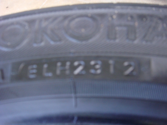 ขายยาง Yokohama 215/55/17  ปี 12