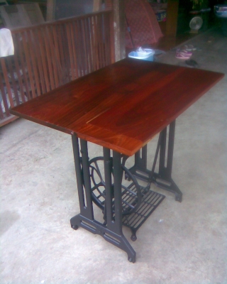 โต๊ะขาจักรเหล็กหล่อไม้มะค่า