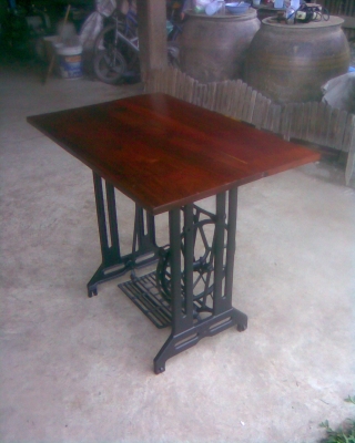 โต๊ะขาจักรเหล็กหล่อไม้มะค่า