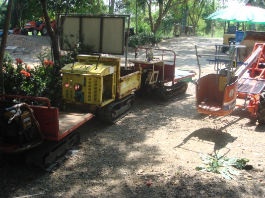 รถกระเช้าเก็บผลไม้ ตัดแต่งกิ่งไม้ kubota