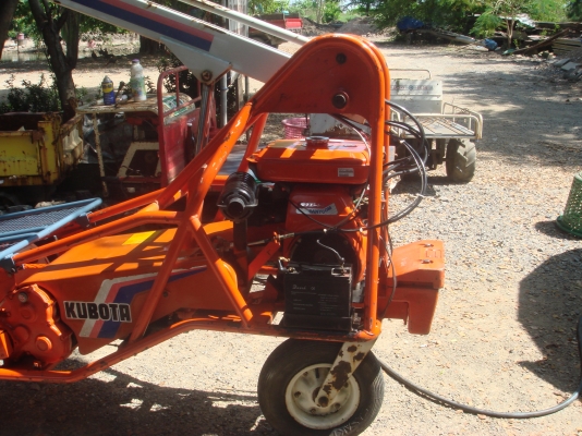 รถกระเช้าเก็บผลไม้ ตัดแต่งกิ่งไม้ kubota