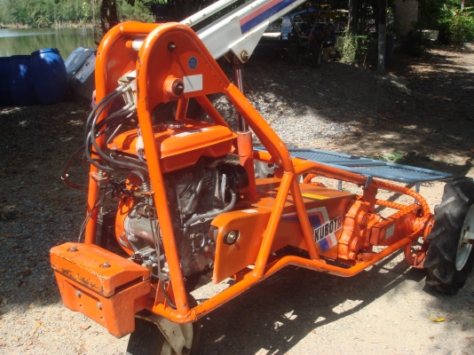 รถกระเช้าเก็บผลไม้ ตัดแต่งกิ่งไม้ kubota