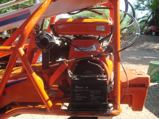 รถกระเช้าเก็บผลไม้ ตัดแต่งกิ่งไม้ kubota