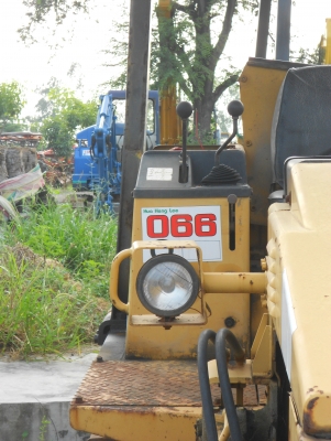 รถแทรคเตอร์ตีนตะขาบ เก่านอก