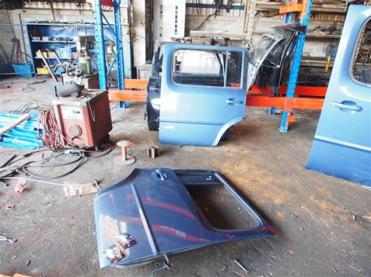 ** LOT 31/10/2556 ** LOT นี้ ทางเราตัดรถเก๋งมาทั้งตู้ ค่า ^^ สนใจสินค้าติดต่อได้ที่ 081-839-1795 ค่า ^^