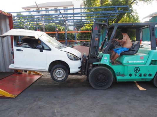 ** LOT 31/10/2556 ** LOT นี้ ทางเราตัดรถเก๋งมาทั้งตู้ ค่า ^^ สนใจสินค้าติดต่อได้ที่ 081-839-1795 ค่า ^^